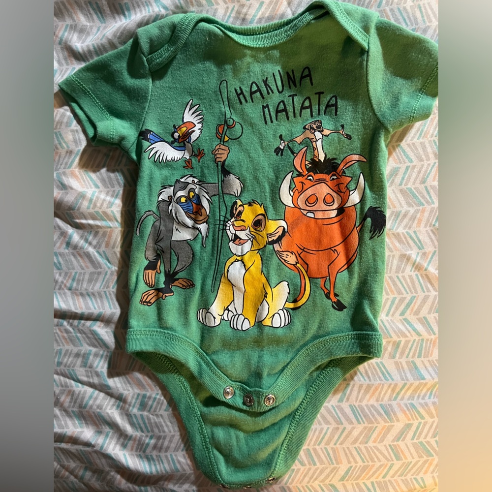 Lion king hakuna matata. 0-3 months. Barely worn